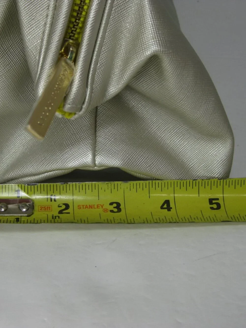 KENDRA SCOTT Make Up Cosmetics Zip Bag Dopp Pouch Silver Gold NWT